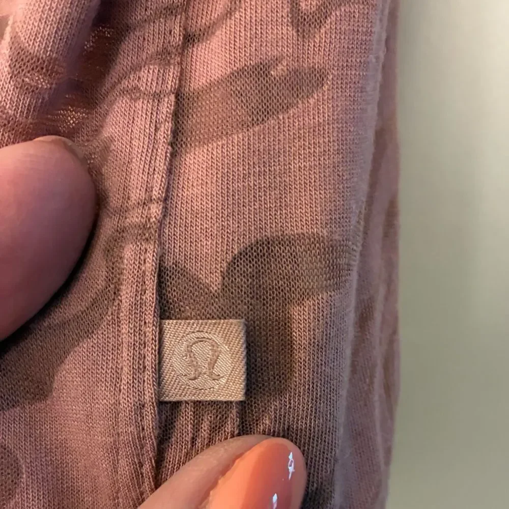 lululemon athletica excellent no